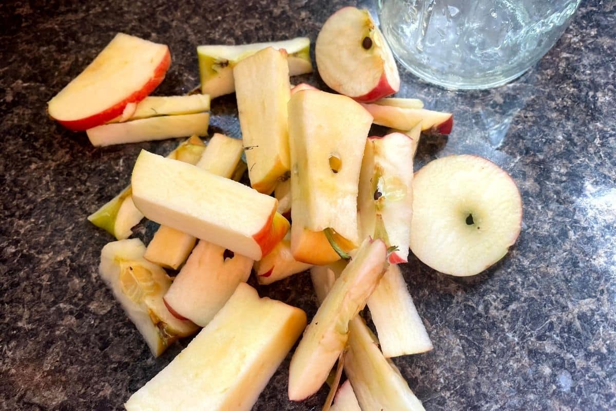 How To Make Homemade Apple Cider Vinegar From Apple Scraps An Off how-to-make-homemade-apple-cider-vinegar-from-apple-scraps-an-off
