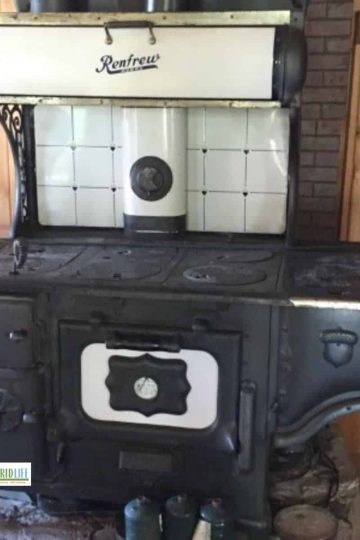 Wood burning cookstove from 1911 - Renfrew Acorn model.